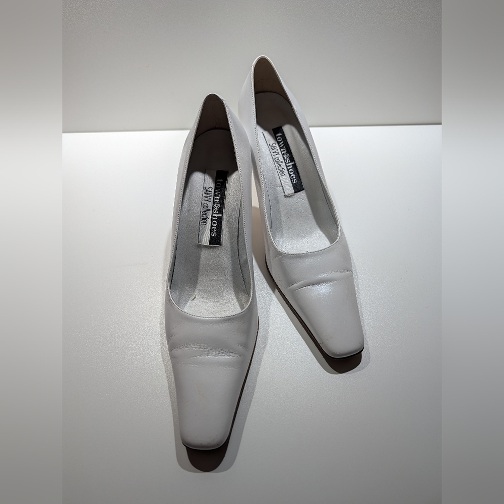 Town Shoes White Leather Square-Toe Pumps